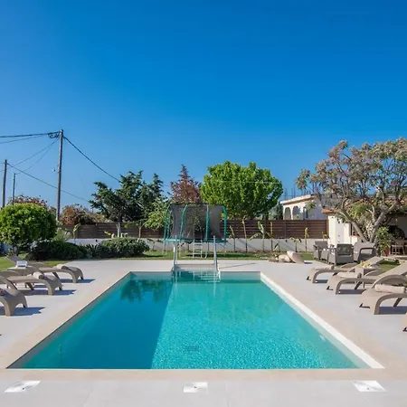 La Casa Di Nina - With Private Pool, By Zantewize * لاغاناس
