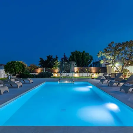 La Casa Di Nina - With Private Pool, By Zantewize لاغاناس