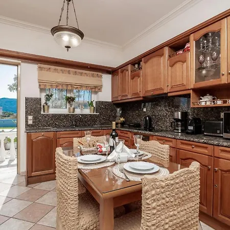بيت للعطل La Casa Di Nina - With Private Pool, By Zantewize لاغاناس