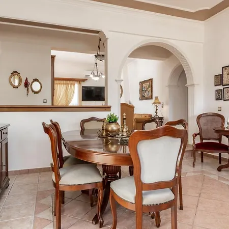 La Casa Di Nina - With Private Pool, By Zantewize بيت للعطل *