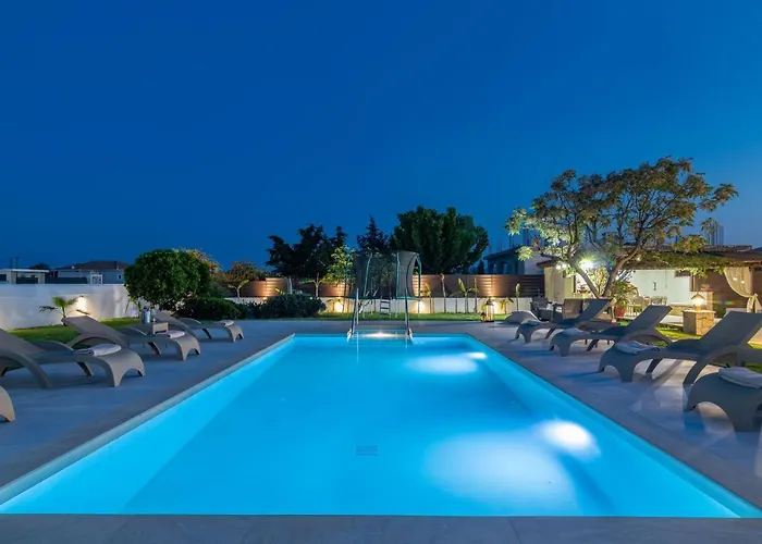 La Casa Di Nina - With Private Pool, By Zantewize Лаганас