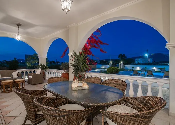 La Casa Di Nina - With Private Pool, By Zantewize *