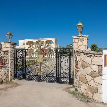 La Casa Di Nina - With Private Pool, By Zantewize *